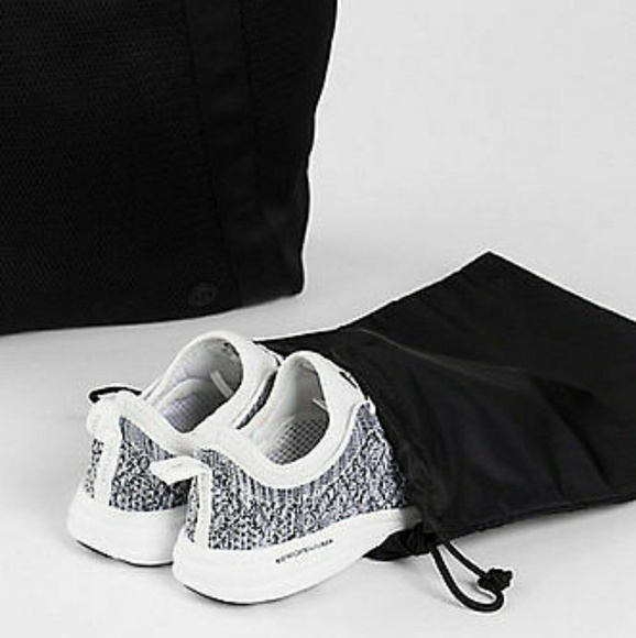 New Lululemon Carry the Day Bag - Picture 4 of 8