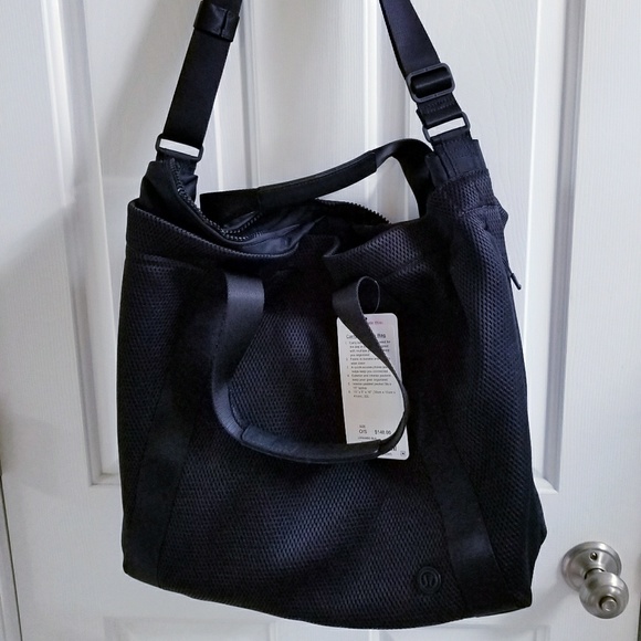 New Lululemon Carry the Day Bag - Picture 5 of 8