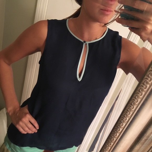 ✨NWT✨ Navy Michael Stars Keyhole Top - Picture 5 of 5