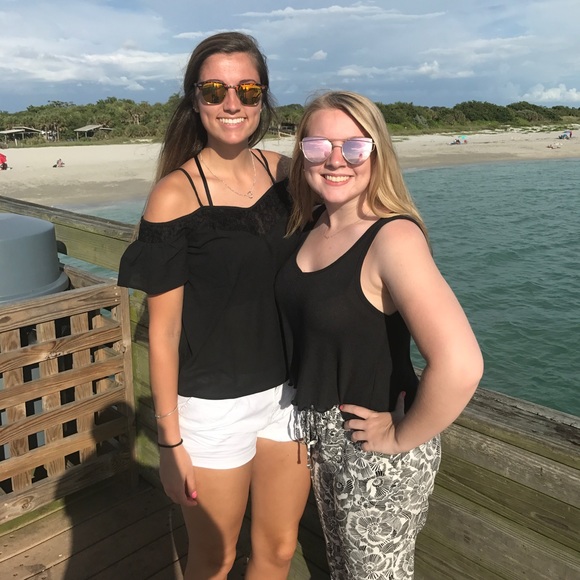 Meet your Posher, Sara - Picture 2 of 5