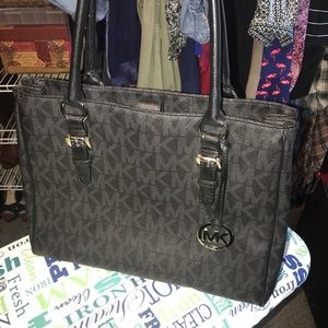 Michael kors purse, aunthentic