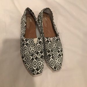 Brand new Toms