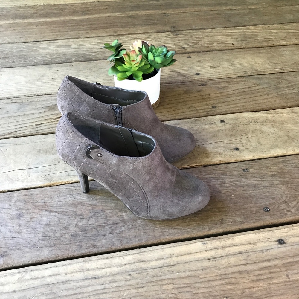 Heel booties