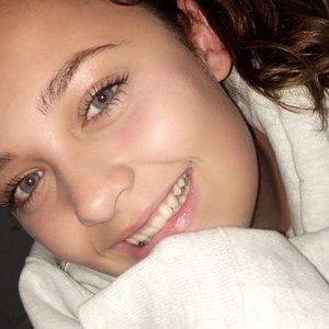 Meet your Posher, Abigail