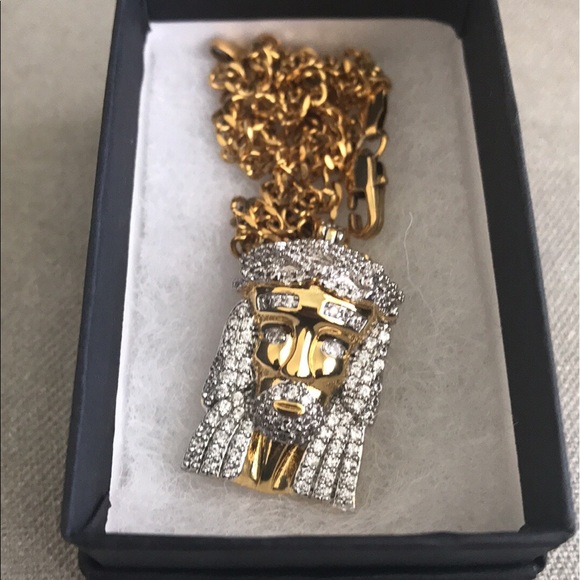 Gold plated chains and Jesus pendant - Picture 2 of 2