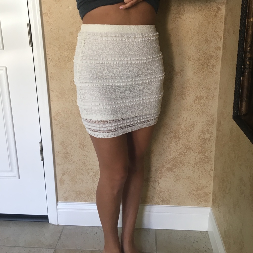 White lace bodycon skirt: size Medium