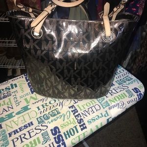 Micheal kors purse, new and authentic
