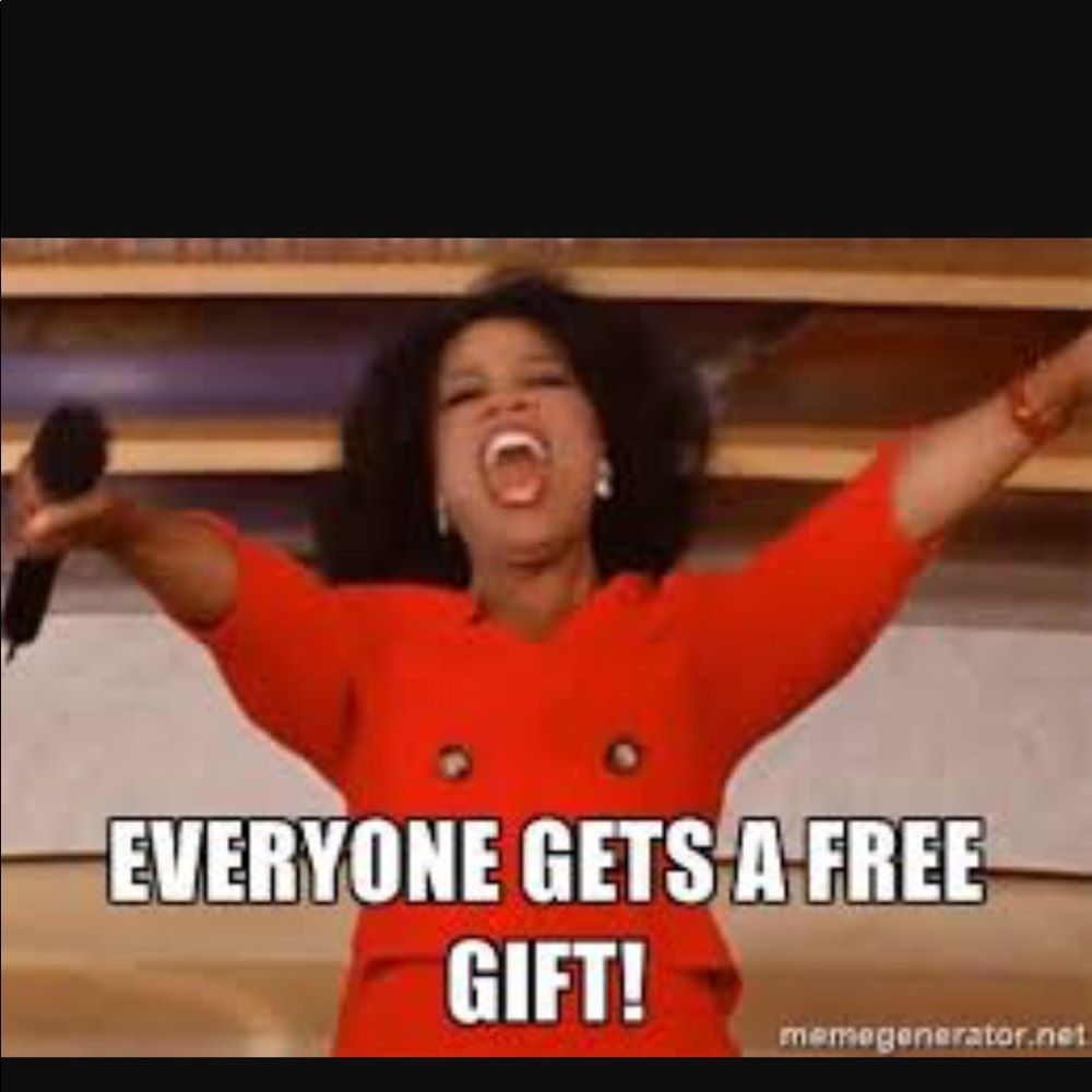 Everyone gets a free gift with purchase 🎁🎁🎁🎁🎁
