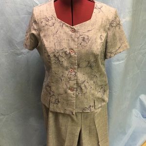 Sag Harbor pant suit, Size 16