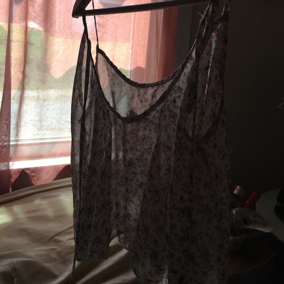 Floral Sheer Crop Too - Picture 3 of 3