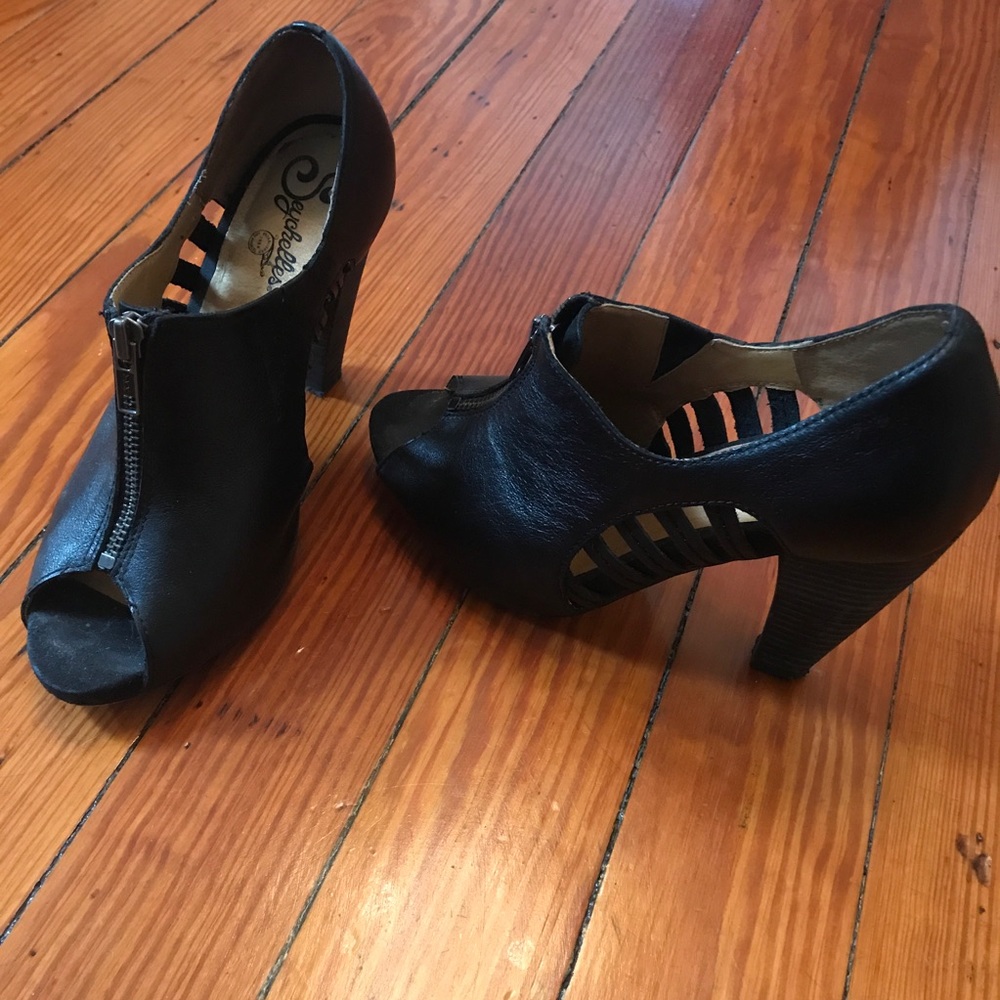 Black Strappy Pumps by Seychelles