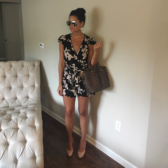 Floral Romper🌸 - Picture 1 of 4