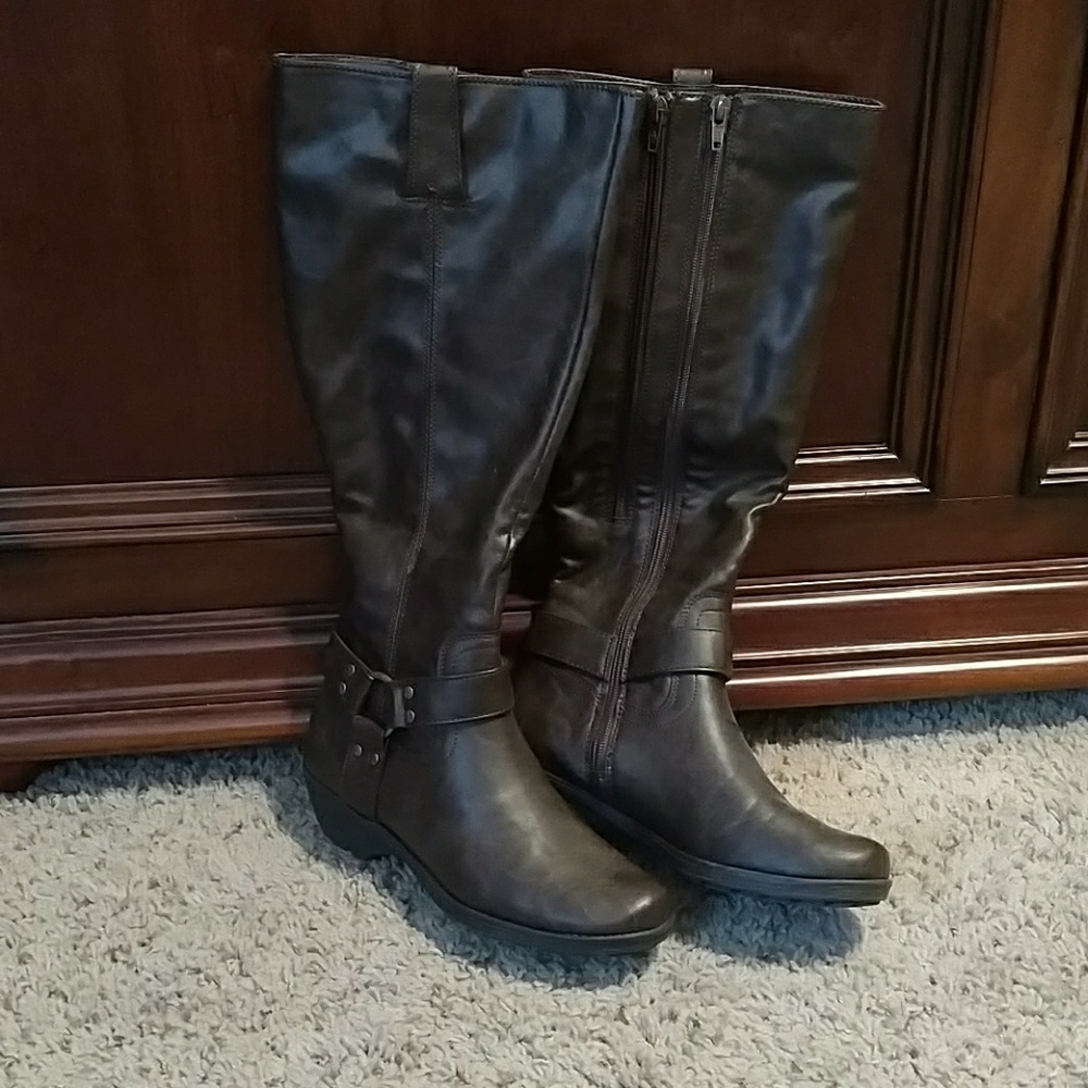 Comfortable brown tall boots for wide legs
