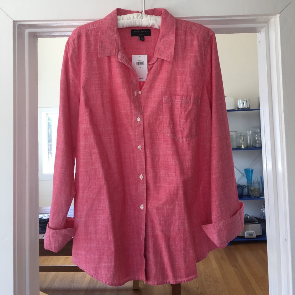 Banana Republic NWT Red Chambray Buttondown