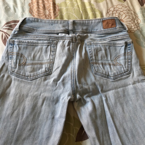 American Eagle Light-wash Blue Jeans - Picture 2 of 4