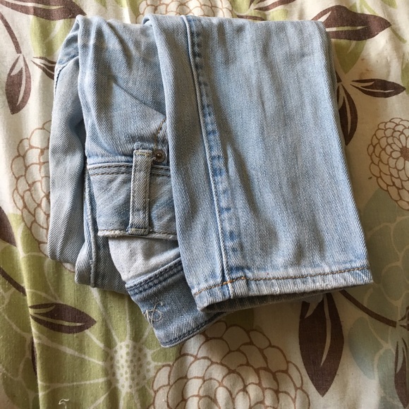 American Eagle Light-wash Blue Jeans - Picture 3 of 4