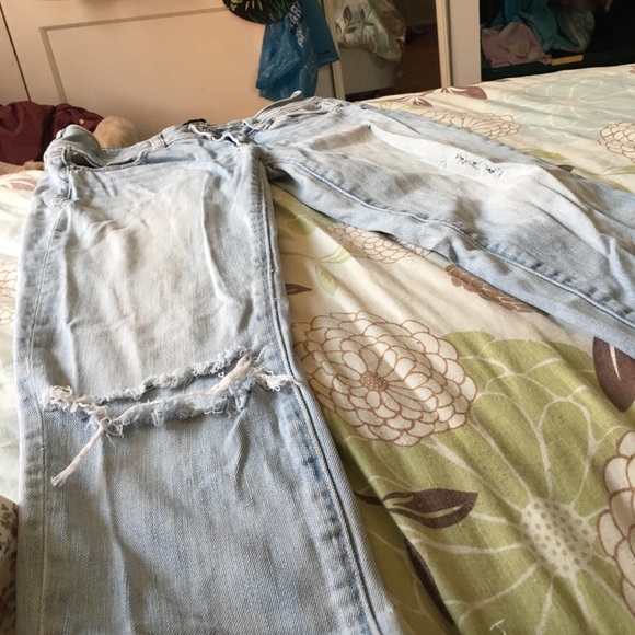 American Eagle Light-wash Blue Jeans - Picture 4 of 4