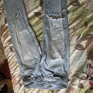 American Eagle Light-wash Blue Jeans