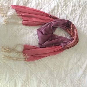 Gorgeous ombre detail red/purple scarf