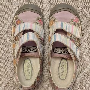 Keen tennis shoe