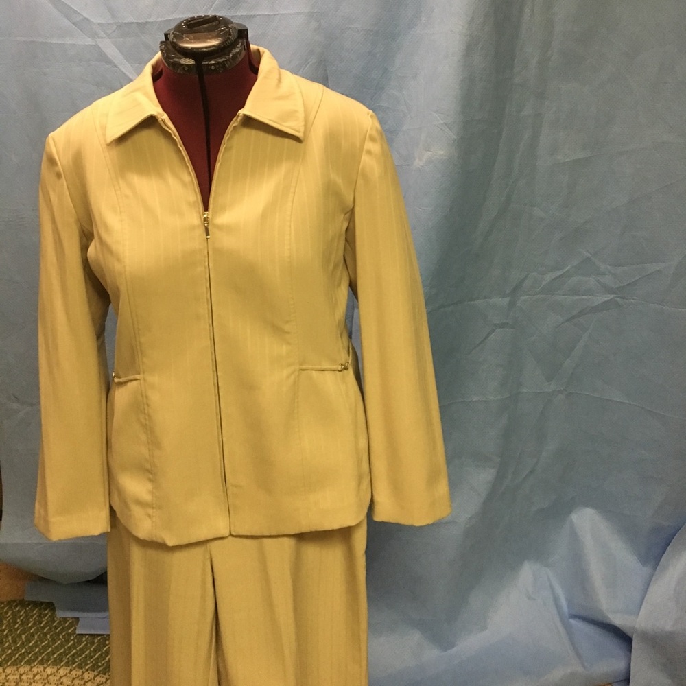 Ladies pantsuit