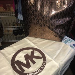 Micheal Kors purse authentic