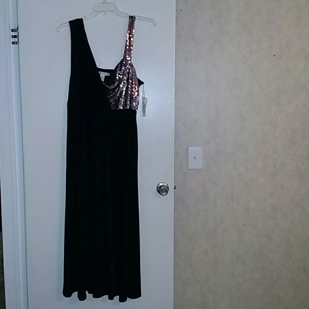 Cute black sequin dress!