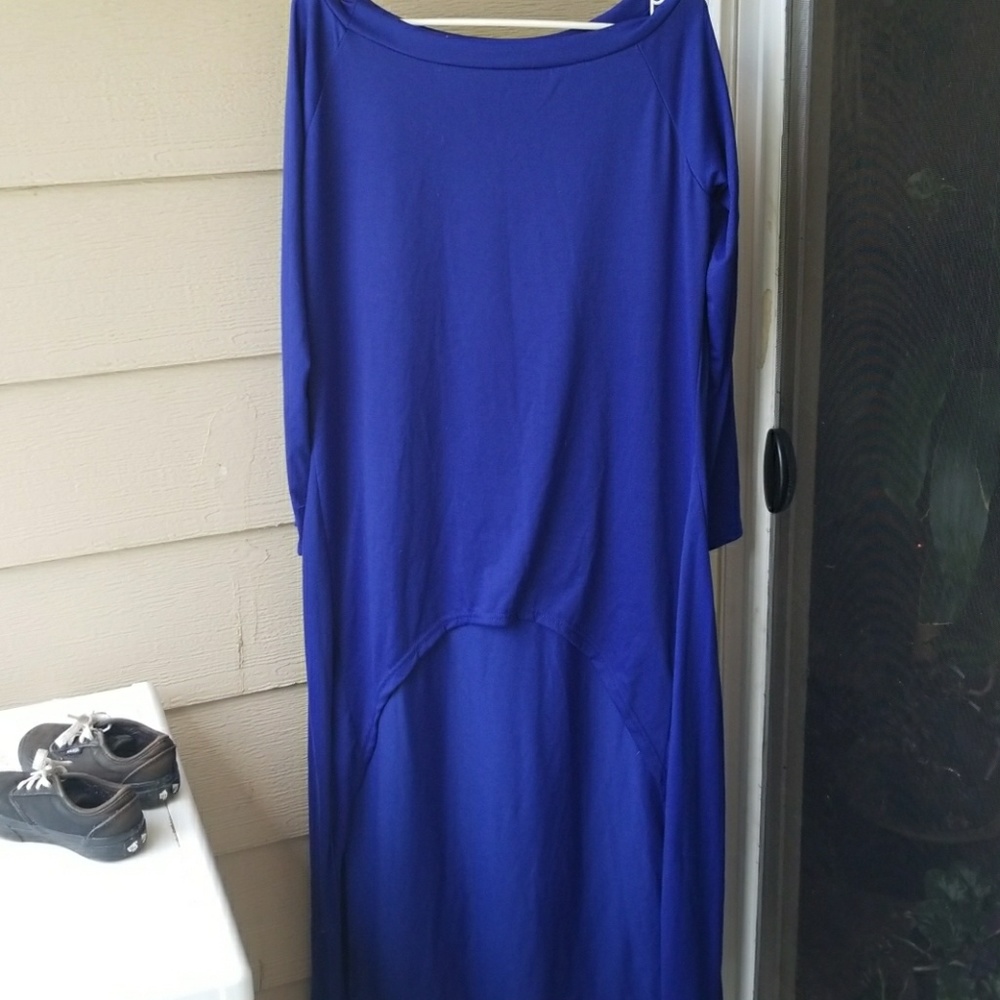 (NOTE SIZING)Long sleeve with asymmetrical detail