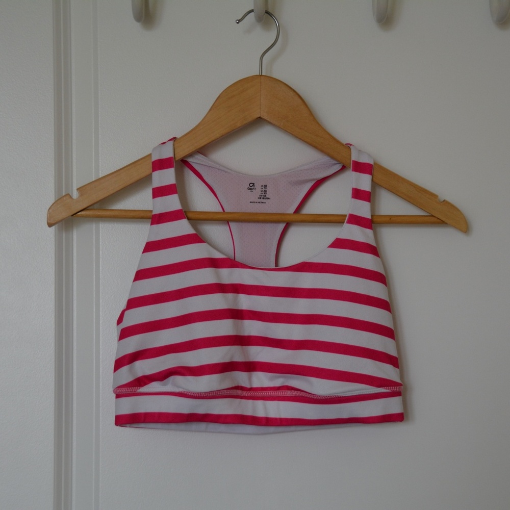 GapFit Striped Sports Bra