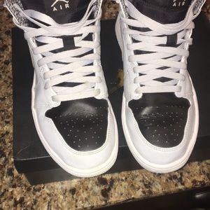 Jordan AJ1 Mid