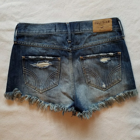 High waisted distressed shorts - Picture 2 of 4