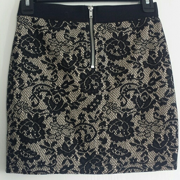 H&M black lace mesh skirt - Picture 2 of 4
