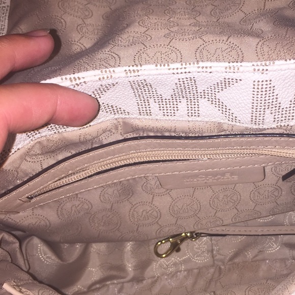 Micheal Kor Purse - Picture 3 of 3