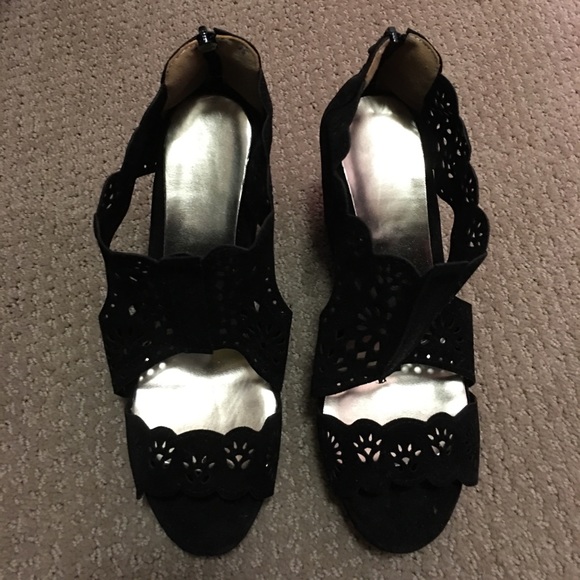 Black suede shoes size 8 - Picture 1 of 3