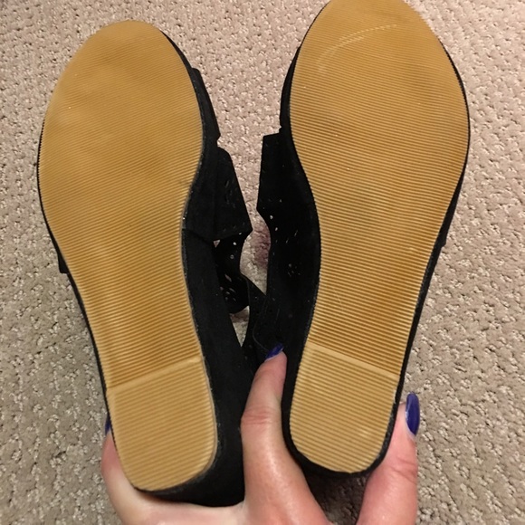 Black suede shoes size 8 - Picture 3 of 3