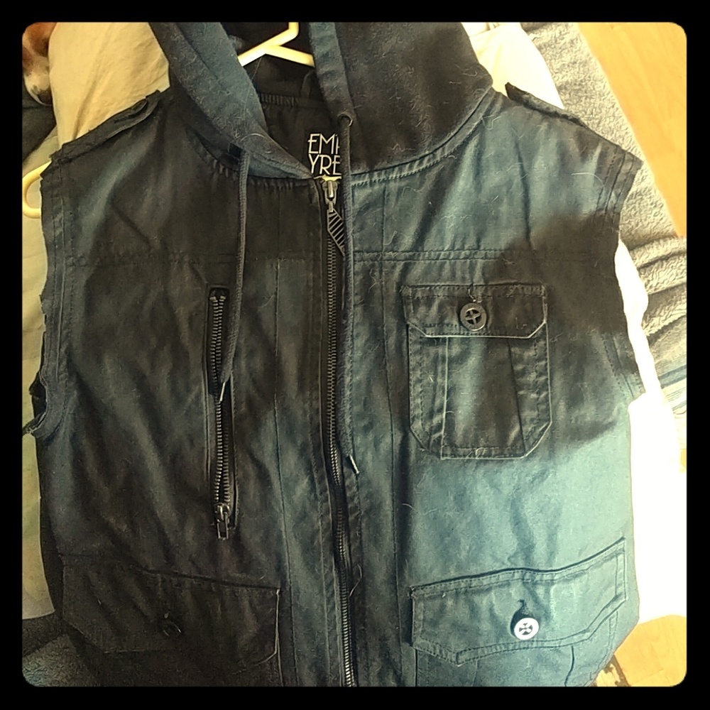Empire sleeveless windbreaker
