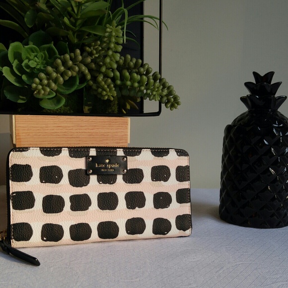 ✨kate spade zip wallet/clutch - Picture 2 of 4