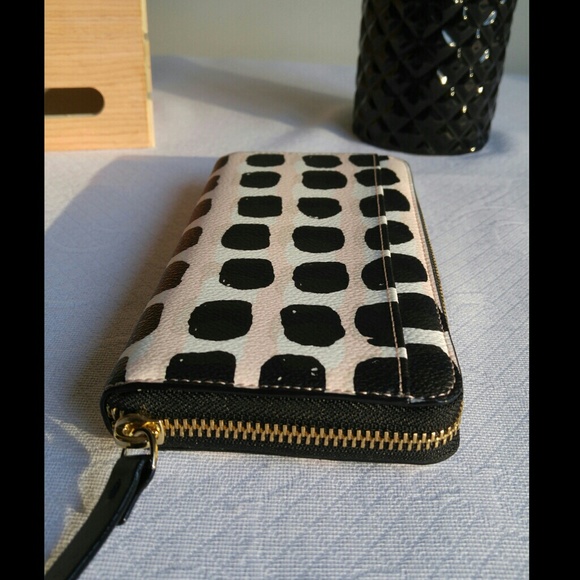 ✨kate spade zip wallet/clutch - Picture 3 of 4
