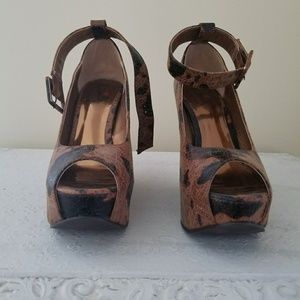 SEXY! Sky high wedges!