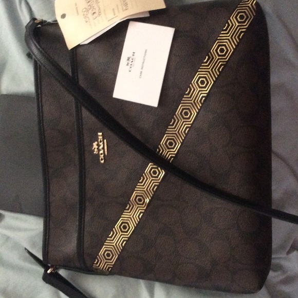 Coach Handbags - Coach Messenger Bag 👜