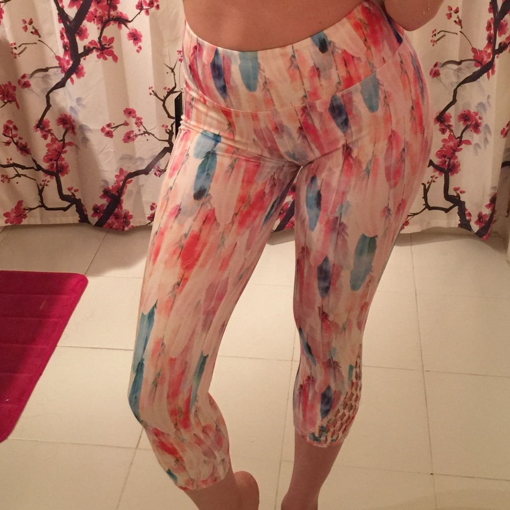 Madden NYC feather print yoga leggings