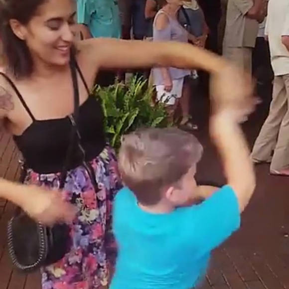 Meet your Posher, Crystal - Picture 1 of 1