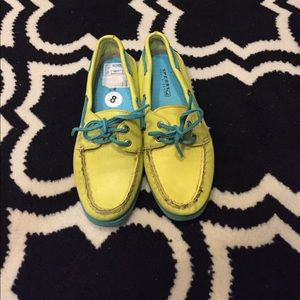 Striking Sperry shoes