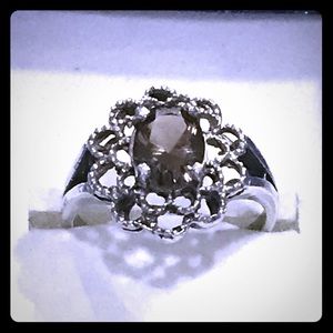 Smoky quartz pebbled floral set silver ring
