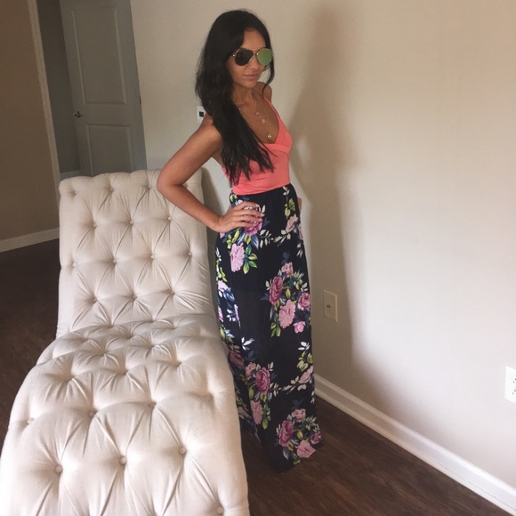 Floral Maxi Dress🌸💙 - Picture 2 of 2