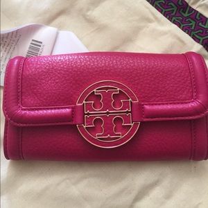 NWT Tory Burch Leather Wallet
