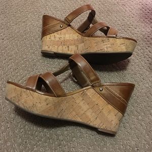 Guess brown & cork low wedges