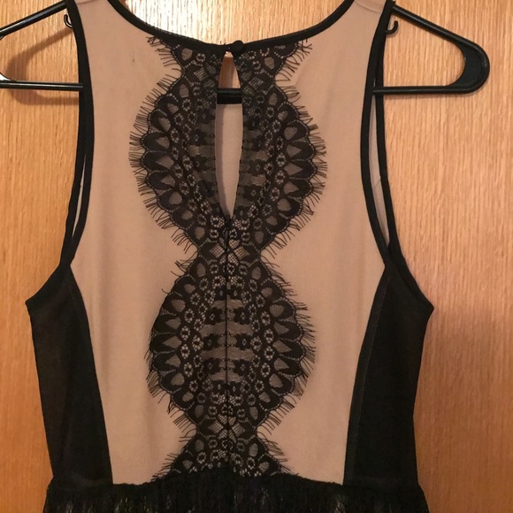 Lace dress - Picture 2 of 3