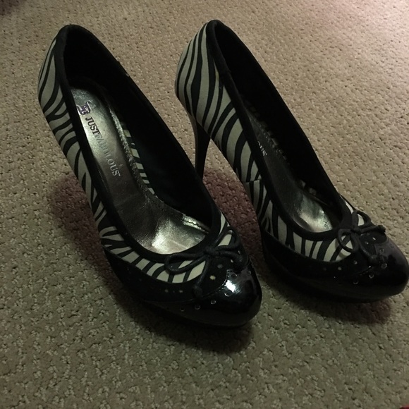 Black & tan adorable heels - Picture 1 of 4