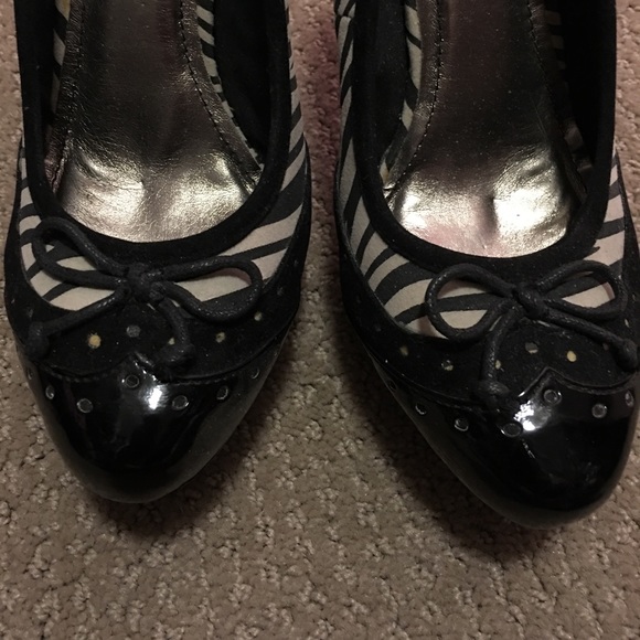 Black & tan adorable heels - Picture 3 of 4